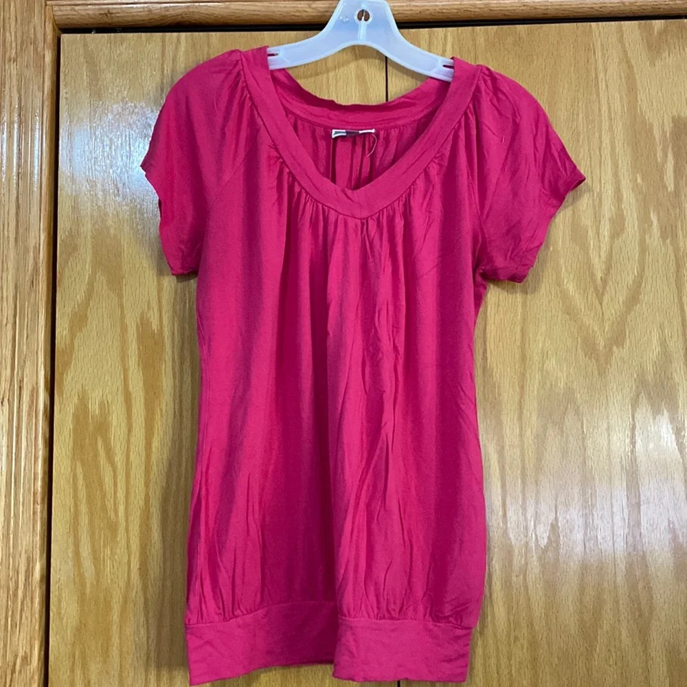 Women’s pink short sleeve v-neck shirt - Picture 1 of 4